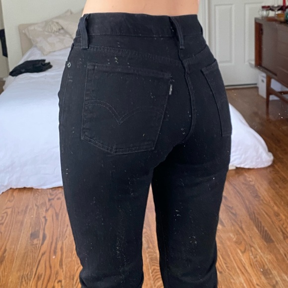 Like new - Levi’s wedgie midnight black cropped jeans - size 28 - Picture 9 of 11